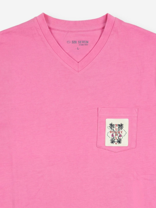 T-shirt col V avec poche poitrine et écusson - Rose